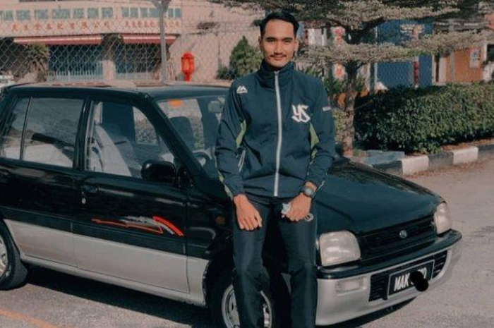 Viral Wais pria Malaysia bangga beli mobil tua secara cash.