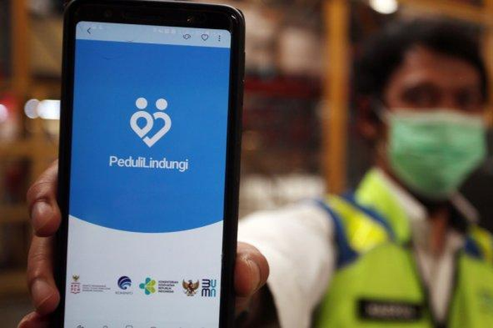 Ilustrasi penggunaan aplikasi PeduliLindungi secara offline