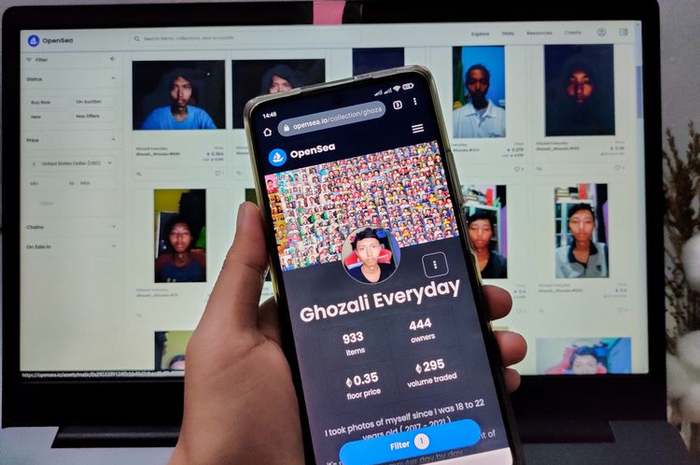 Ilustrasi NFT Ghozali Everyday yang dijual di OpenSea.