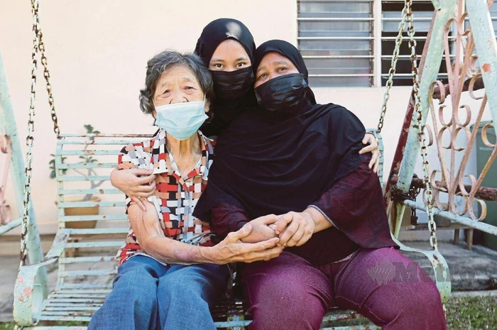 Foto anak TKI yang dirawat wanita beda agama  viral. Itu sebabnya, masalah Rohana Abdullah mengundang perhatian publik juga pejabat Malaysia.