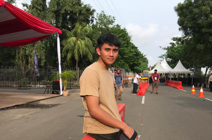 Pembalap Moto3 2022 asal Indonesia, Mario Suryo Aji menyampaikan pesan ke peserta Street Race Polda Metro Jaya, pada (16/1/2022).