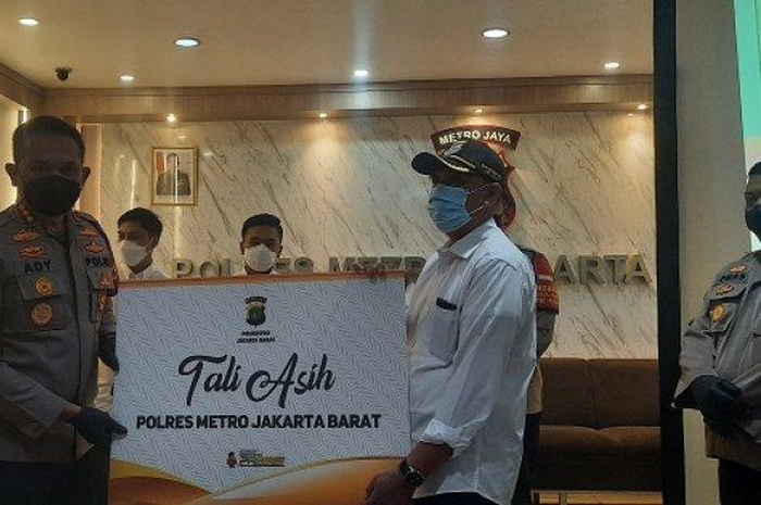 Mantap, Polres Metro Jakarta Barat Ganti Rugi 5 Motor yang Rusak Ditabrak Oleh Kurir Narkoba