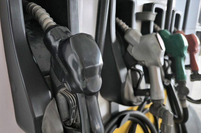 Ilustrasi nozzle bensin. Wow, di negara ini isi bensin full tank Yamaha NMAX tembus Rp 290 ribuan, masih mending di Indonesia?