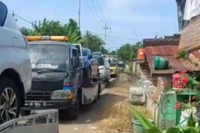 Sempat viral kampung miliarder Tuban, Jawa Timur beli mobil borongan.