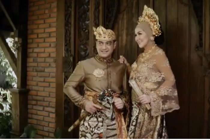 Venna Melinda akui dulu jatuh cinta pada Ferry Irawan karena berhijrah.