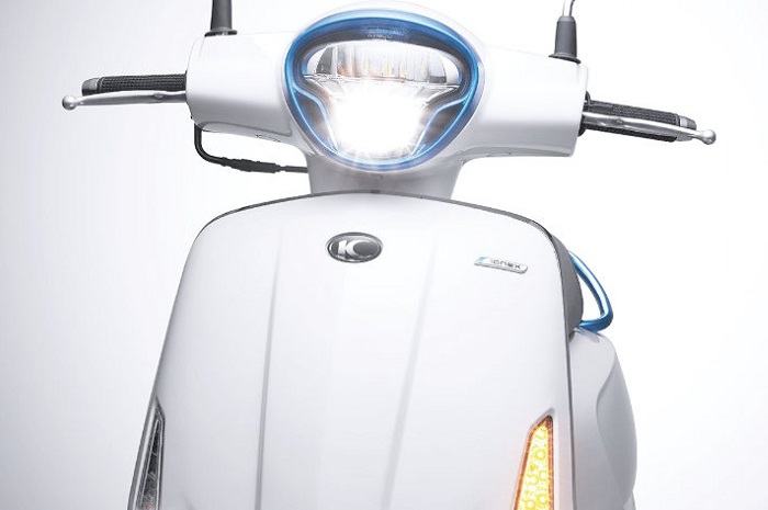 Motor baru lawan Vespa resmi meluncur, anti mampir pom bensin punya jarak tempuh hampir 200 km, harga cuma segini.