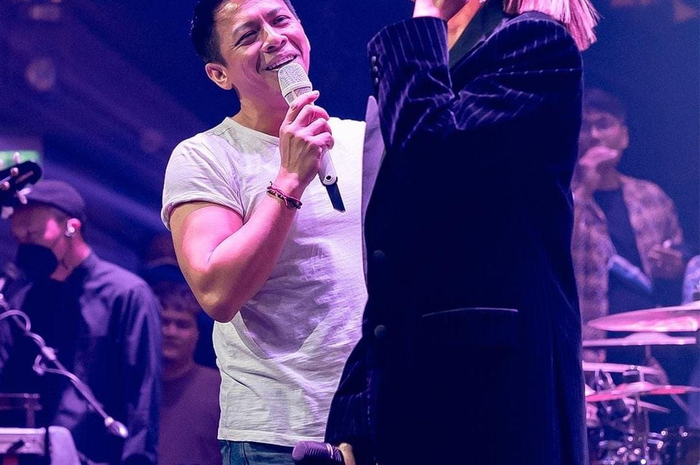 Banyak netizen yang terus berharap hubungan BCL dan Ariel Noah bisa lebih dari sekadar sahabat. Foto BCL peluk Ariel dari belakang disebut serasi.