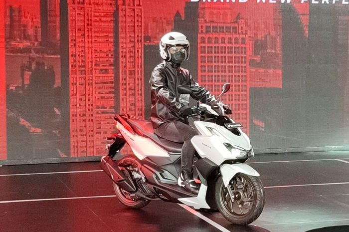 Mau ganti ban motor Honda Vario 160 pakai ban aftermarket, tapi maunya masih ukuran standar, ada gak ya?