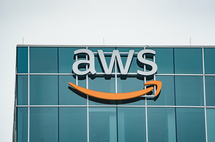 Logo perusahaan AWS