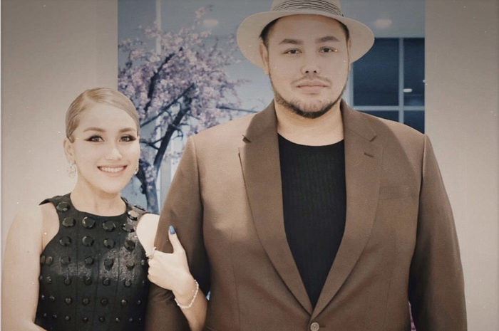 Harga nasi tempe orek yang jadi menu baru di bisnis kuliner Ayu Ting Ting disebut kemahalan, ayah Rozak ngamuk gegara Ivan Gunawan.