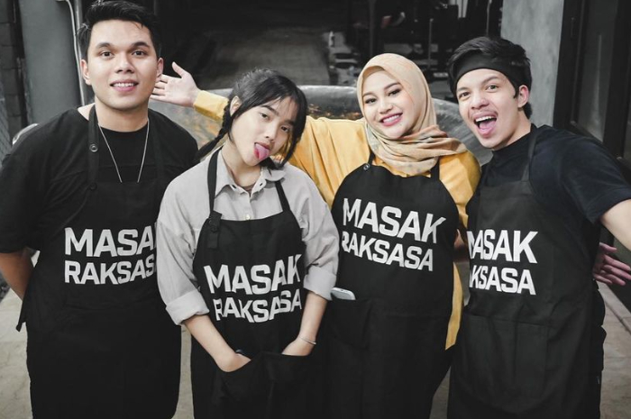 Fuji dan Thariq Halilintar bersama Atta Halilintar dan Aurel Hermansyah.