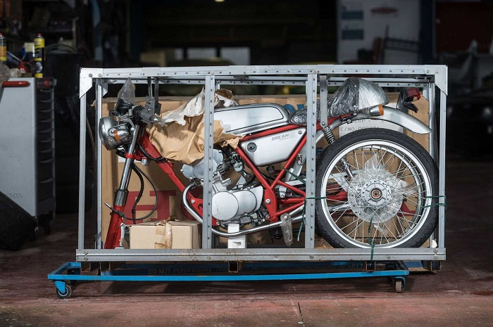 Motor klasik Honda Dream 50 tahun 1998 dijual secara lelang.