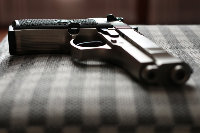 Ilustrasi pistol