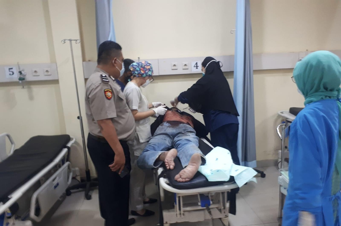 Aipda Edi Santoso anggota Brimob yang menjadi korban begal di Bekasi mengalami luka parah. Pelakunya ternyata masih ABG. 