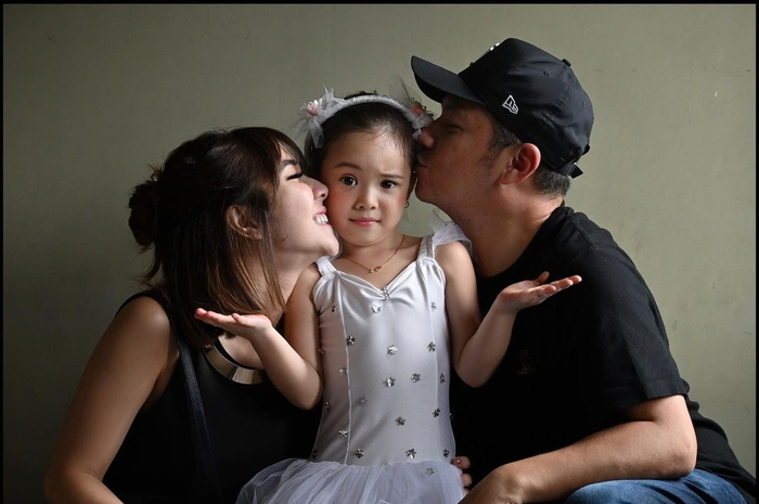 Foto orangtua Gempi kembali hidup satu atap cuma ilusi. Roy Marten blak-blakan tolak Gisel kembali jadi menantunya. Ini alasannya.