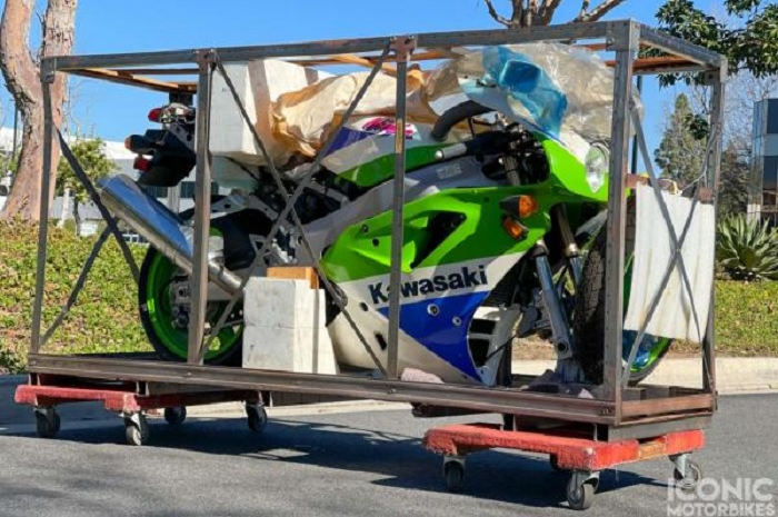 Motor langka Kawasaki Ninja ZX-7R sudah 30 tahun tersimpan dalam kardus, harganya bikin kaget.