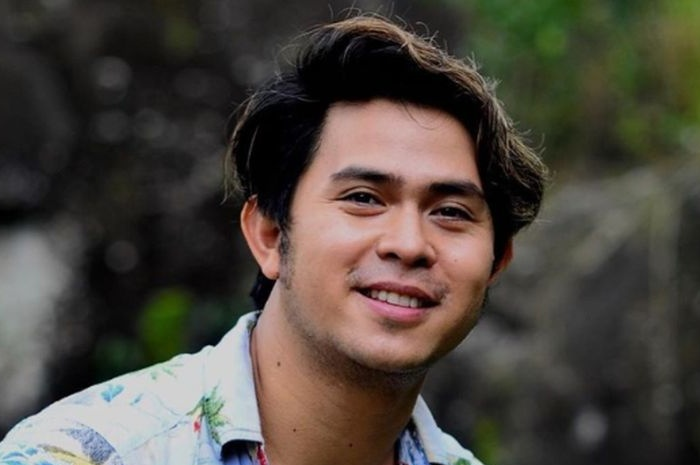 Cakra Khan masih betah melanjang di usia kepala tiga