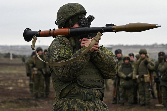 Jika menakar kekuatan militer keduanya, Rusia jelas unggul telak dari Ukraina, bahkan bisa dikatakan tidak seimbang.