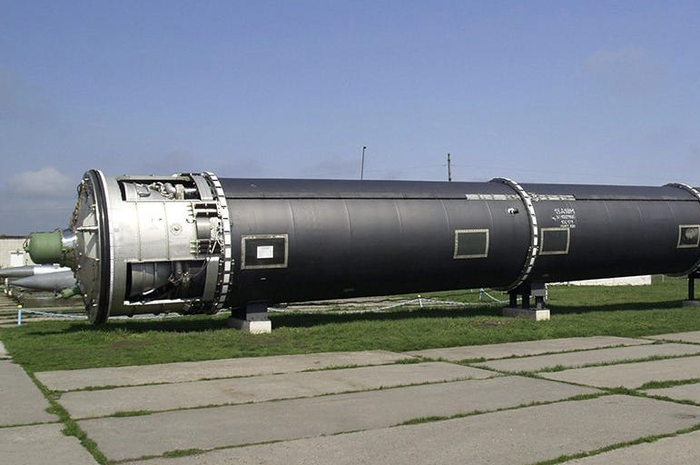Bentuk utuh rudal RS-28 Sarmat (Satan 2)