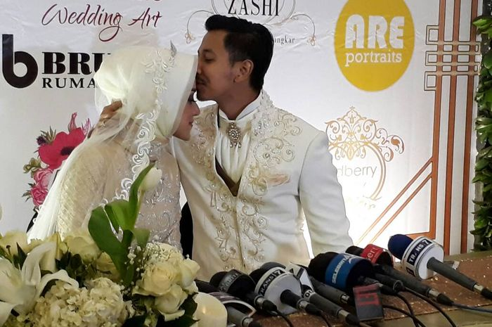 Sonny Septian dan Fairuz A Rafiq resmi menikah pada tanggal 21 Mei 2017 di Hotel JS Luwansa Kuningan, Jakarta