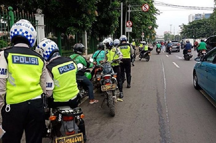 Foto ilustrasi. Ternyata arti kode 'Siap 86' yang sering dipakai polisi punya makna asli loh!