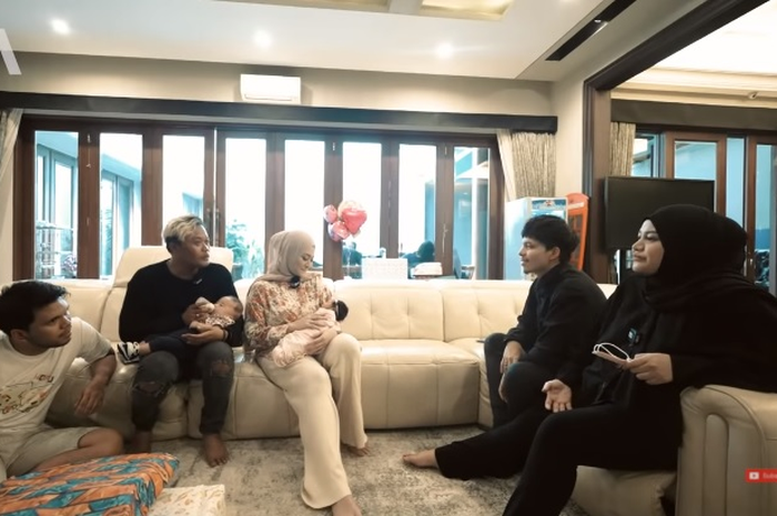 Sule dan Nathalie Holscher saat menjenguk Ameena