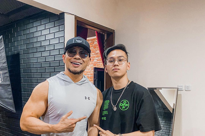 Deddy Corbuzier disebut menyindir Indra Kenz dalam podcastnya. Mantan suami Kalina Oktarani ini ternyata dapat sponsor dari Crazy Rich Medan.