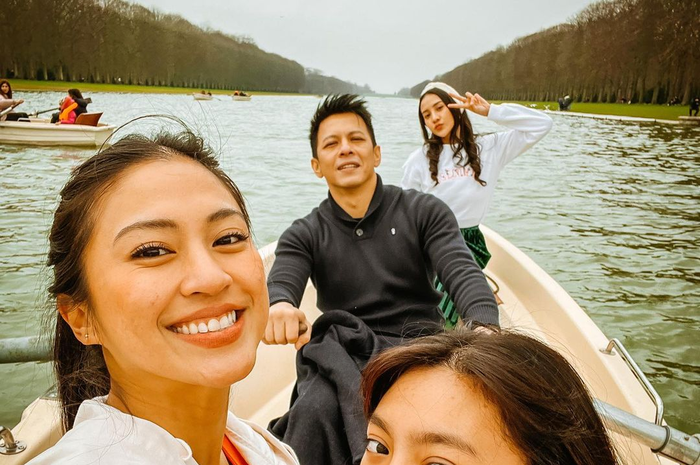 Netizen mencemaskan hati Ariel NOAH yang kepergok foto bareng mantan istri Kenang Mirdad. Alleia Anata ikut berbahagia. 