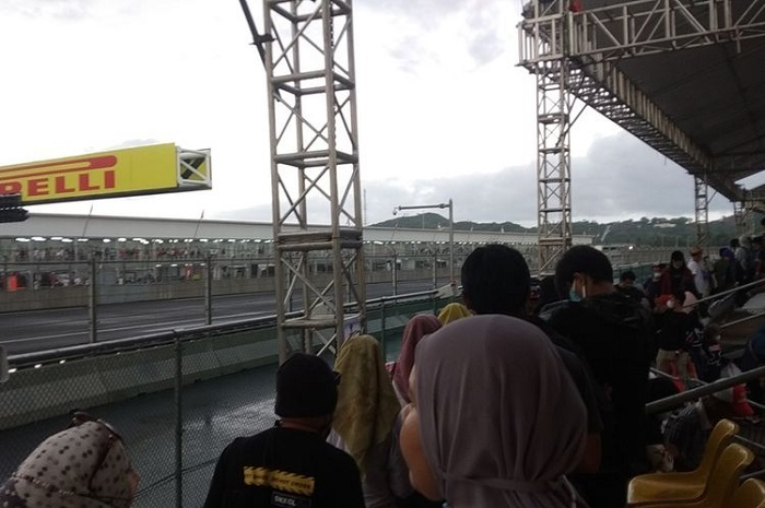 Ada dua barang yang dilarang untuk dibawa masuk ke area sirkuit Mandalika saat gelaran MotoGP Indonesia 2022, (18-20/3/2022).