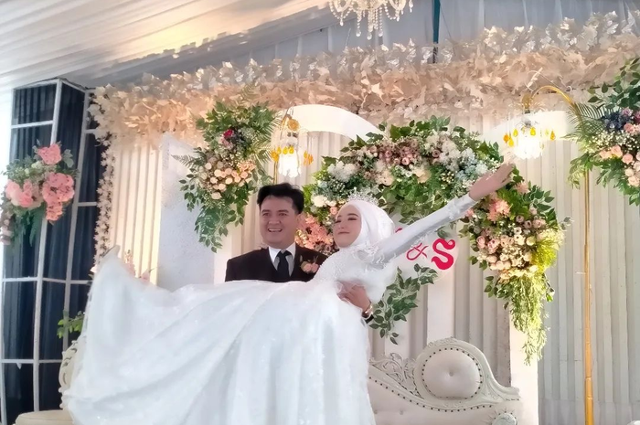 Kondisi rumah orangtua baby sitter Mawar AFI di Tasikmalaya dibongkar. Rumah ini jadi saksi pernikahan Steno Ricardo. 