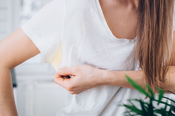 Cara Tepat Membersihkan Noda Deodoran pada Pakaian Putih