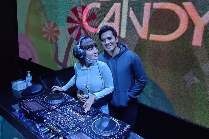 Ridho Ilahi dan Dinar Candy