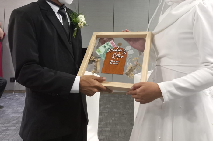 Foto nikah beda agama di Semarang viral. Netizen resah melihat foto pasangan pengantin itu. Ulama Tahah Air kompak satu suara. 