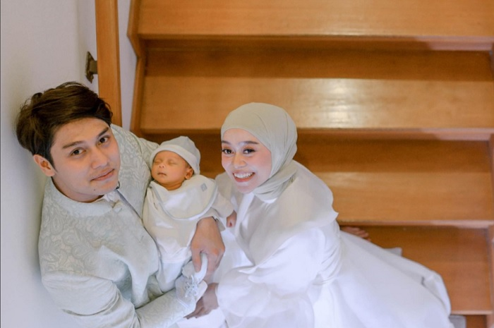 Lesti Kejora bersama suami dan anaknya