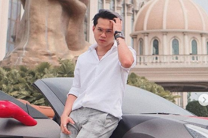 Barang mewah yang selama ini dipamerkan Indra Kenz cuma pinjaman?
