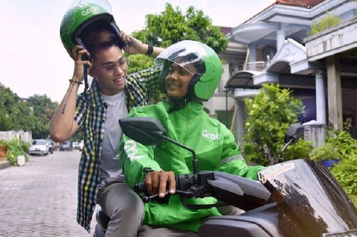 Indra Kenz dijerat pasal berlapis terkait kasus Binomo, keluarga sultan asal Medan pemilik kendaraan mewah ini juga dikomentari tetangga 