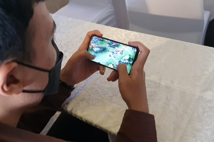 GridGames saat bermain Mobile Legends di Samsung Galaxy A53 5G.
