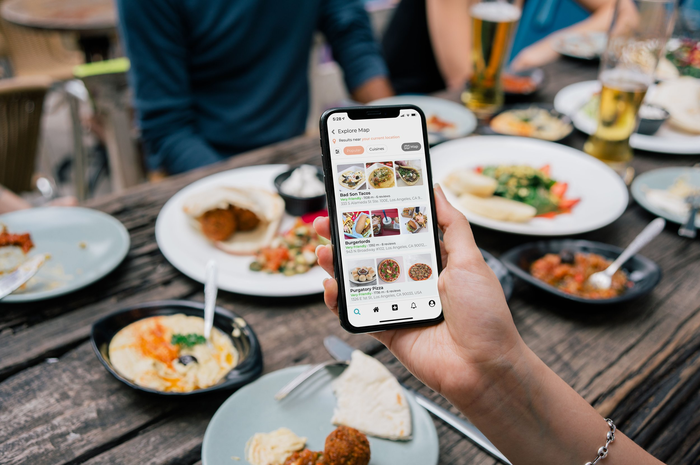 Ilustrasi menu makanan sehat di iOS