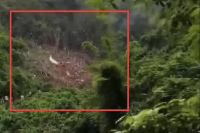 Foto kecelakaan pesawat di China.