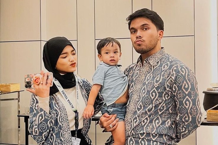 Fuji dan Thariq Halilintar ungkap pengalaman tak terlupakan selama jalani ibadah umrah.