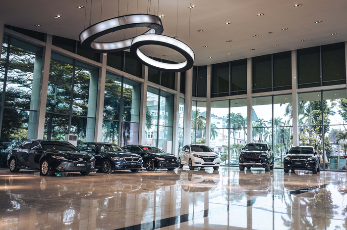 Mobil bekas yang ditawarkan di Carsome Experience Store.