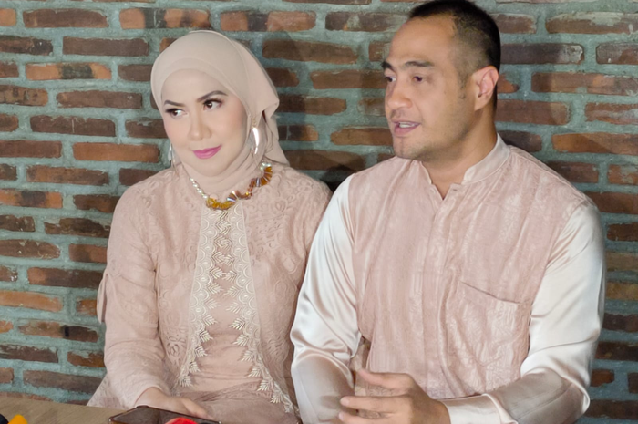 Venna Melinda dan Ferry Irawan saat Grid.ID jumpai di kawasan Ciputat, Tangerang Selatan, Rabu (23/3/2022).