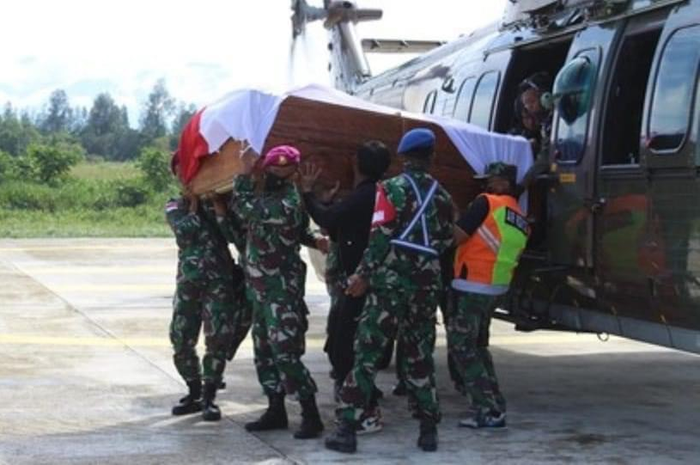 Foto Komandan Pos Marinir TNI AL yang gugur di Papua tersebar di media sosial. Anggota Marinir itu mengalami luka berat di bagian lengan. 