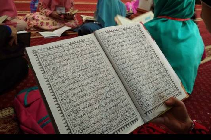 Ilustrasi membaca Al Qur'an. 