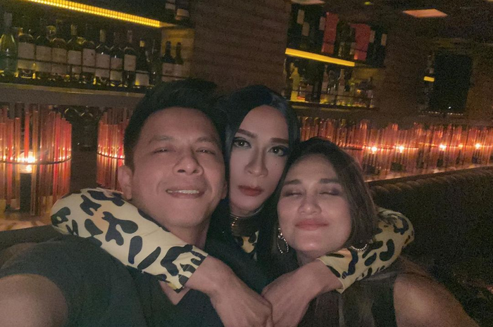 Aming membuat netizen heboh usai mengunggah foto bareng Ariel NOAH dan Luina Maya. Dia bongkar rahasia mantan pasangan itu.