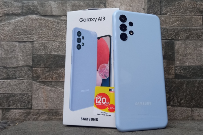 Harga HP second Samsung Galaxy A13 6/128 GB turun hingga menjadi 1 jutaan dibanding saat pertama dirilis di Indonesia.