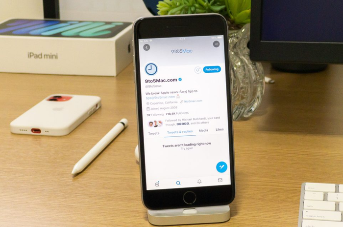 Ilustrasi Twitter di iPhone 6