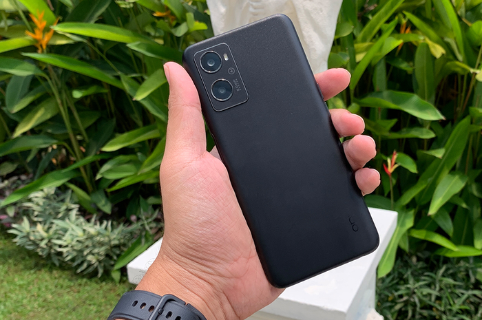 OPPO A96 varian warna starry black atau hitam