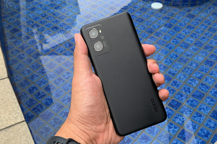 OPPO A96 varian warna hitam