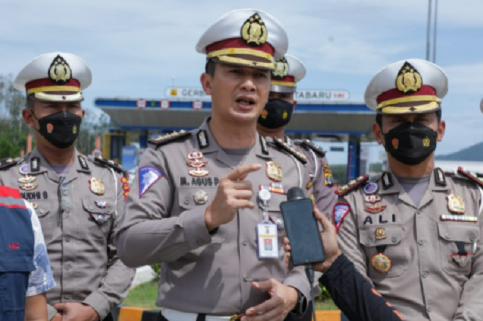 Ditgakkum Korlantas Polri Kombes Pol I Made Agus Prasetya, melakukan monitoring dan evaluasi (monev) serta asistensi pelaksanaan penindakan pelanggar lalu lintas lewat ETLE di tol trans Sumatera.
